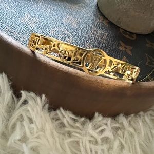 Brand new gold fashion bracelet